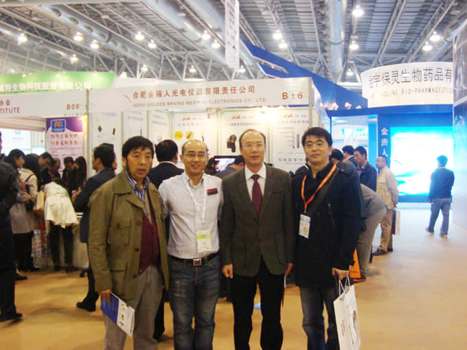 与城市大型宠物医院院长的合影 与城市大型宠物医院院长的合影